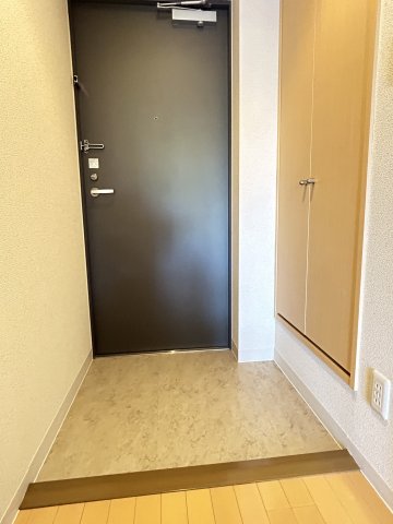玄関　プライマル西大井グリーン ※反転間取り
