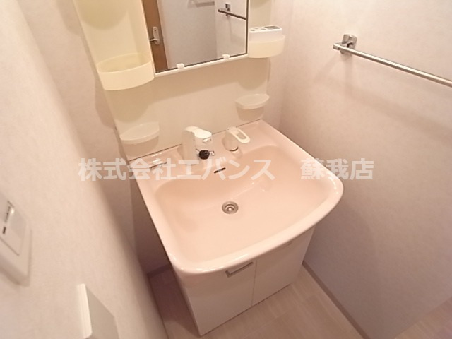 洗面設備　使いやすい独立洗面台です