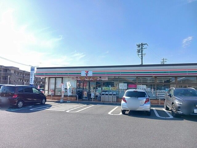 コンビニ　セブンイレブン岡田1丁目店（コンビニ）まで450m