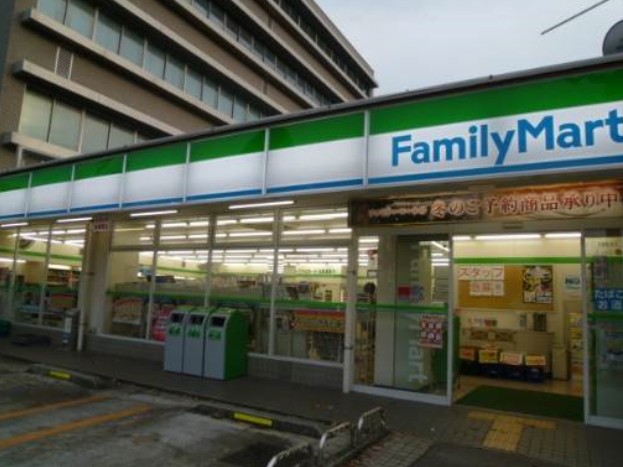 コンビニ　ファミリーマート 世田谷教育会館前店（コンビニ）まで621m