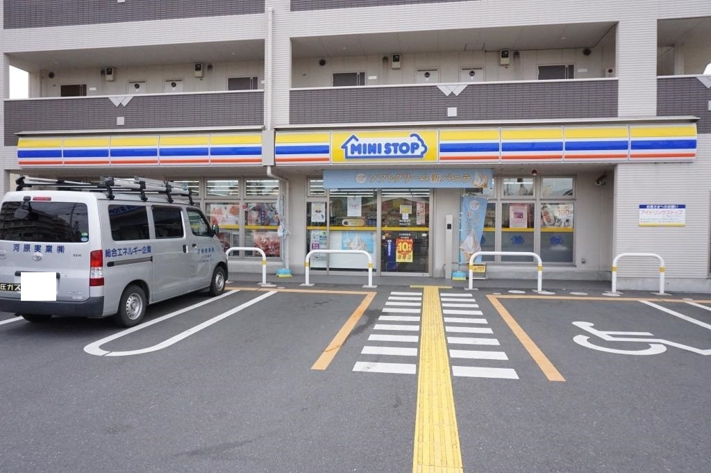 コンビニ　ミニストップ 草加小山2丁目店（コンビニ）まで500m