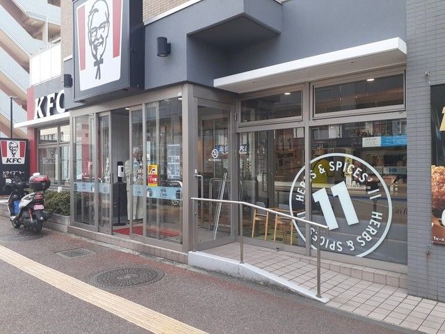 飲食店　ケンタッキーフライドチキン片江（飲食店）まで400m