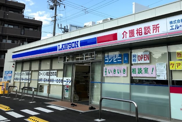 コンビニ　ローソン 南区芝町店（コンビニ）まで579m