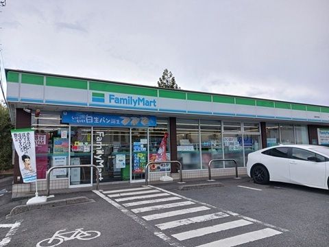 コンビニ　ファミリーマート（コンビニ）まで500m