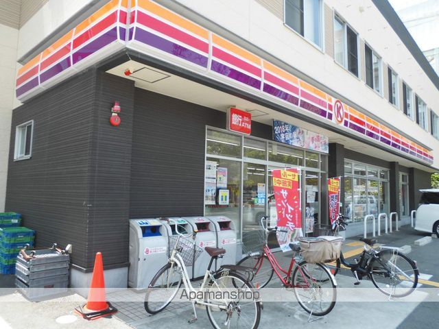 コンビニ　ファミリーマート（コンビニ）まで281m