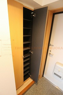 玄関　余裕のある玄関スペース。(写真は別間取り)