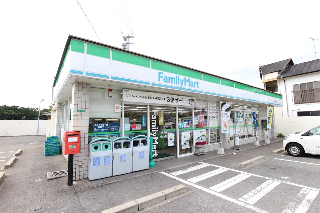 コンビニ　ファミリーマート 古賀天神五丁目店（コンビニ）まで209m