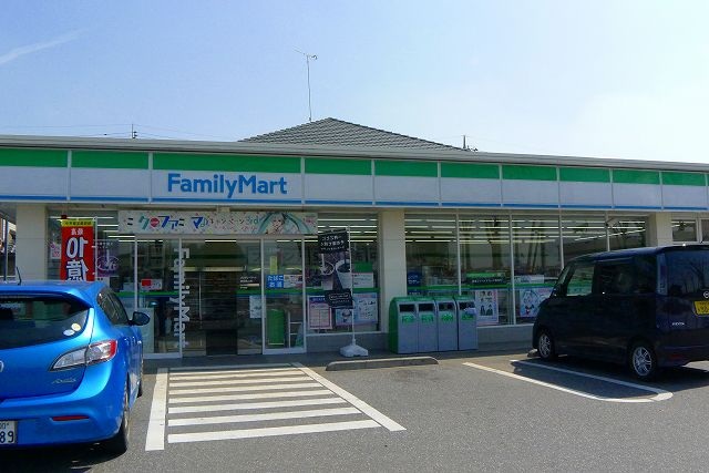 コンビニ　ファミリーマート真岡亀山店（コンビニ）まで1200m