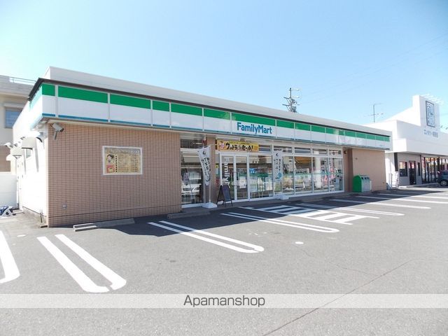 コンビニ　ファミリーマート（コンビニ）まで182m