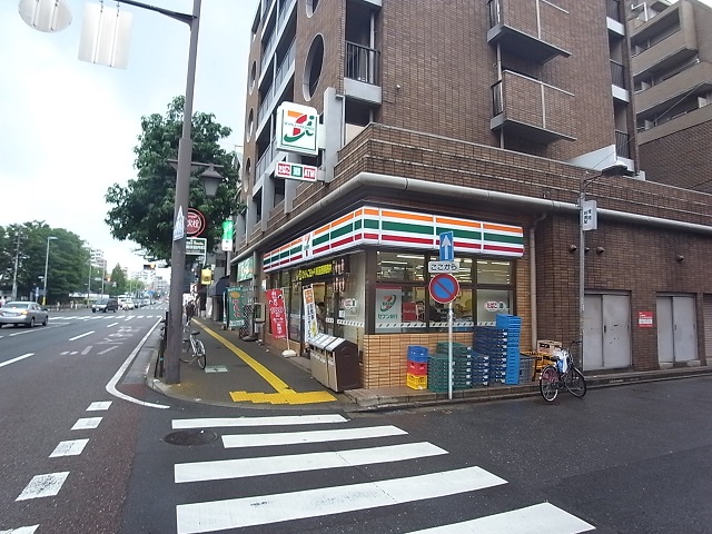 コンビニ　セブンイレブン 福岡六本松店（コンビニ）まで78m