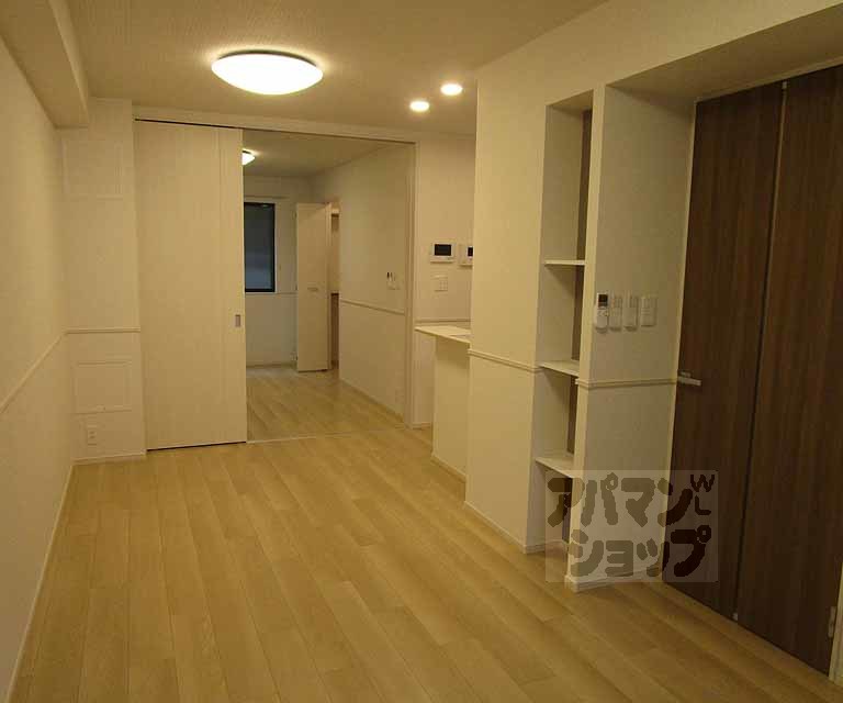 居室・リビング　１０２号室の写真です。