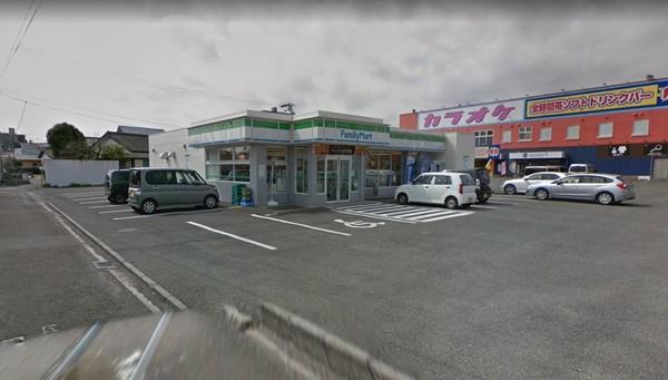 コンビニ　ファミリーマート柳丸店（コンビニ）まで988m