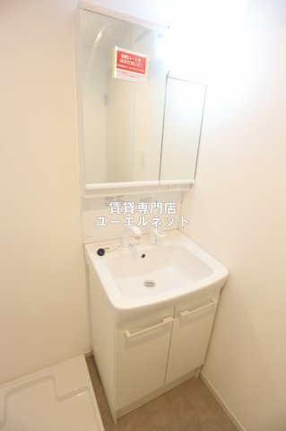 洗面設備　清潔感ある独立洗面台で毎日気持ちよく♪