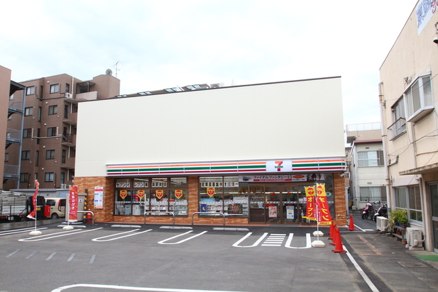 コンビニ　セブンイレブン（コンビニ）まで713m