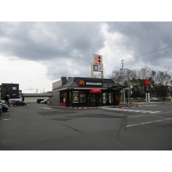 飲食店　マクドナルド苫小牧パセオ店（飲食店）まで820m