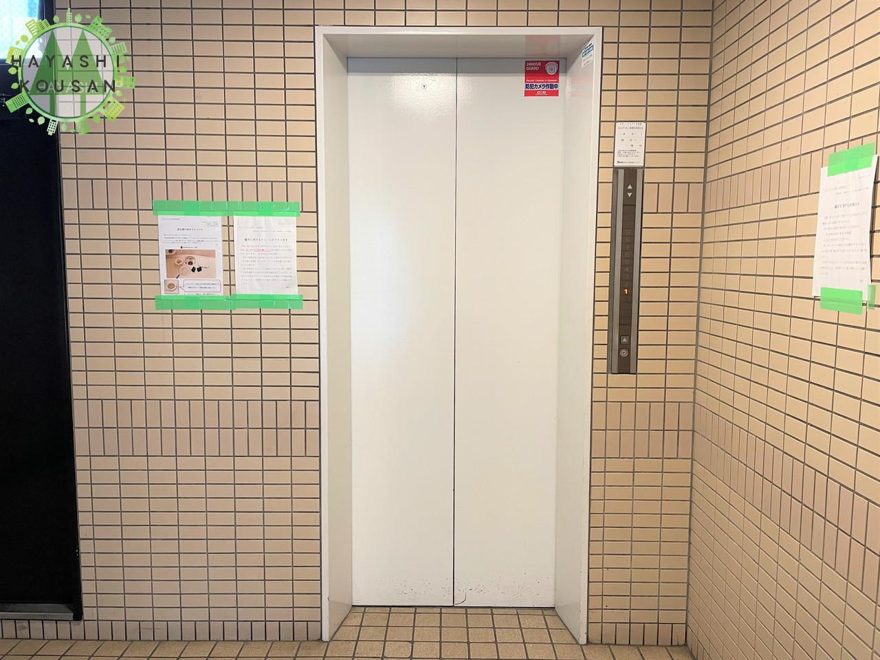 ロビー　エレベーター前