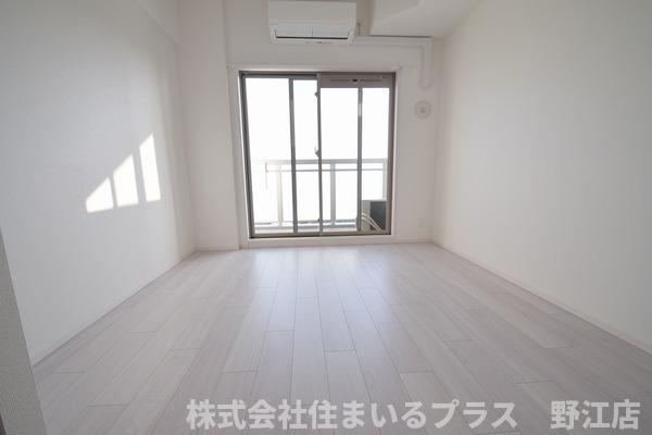レオンコンフォート京橋EASTの居間写真