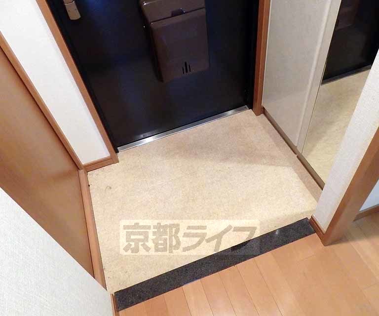 プレサンス京都烏丸NEXTの玄関写真