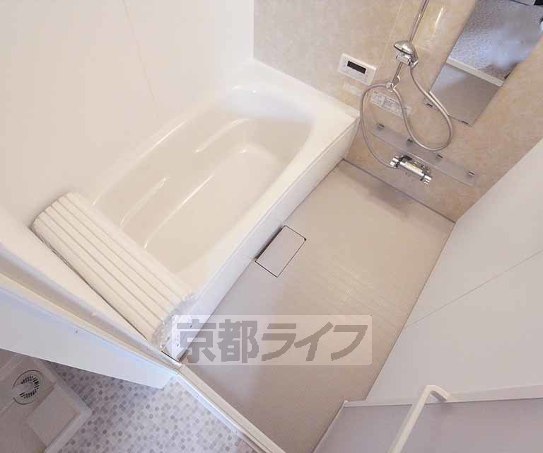 バス・シャワールーム　大きくて高級感のあるお風呂です