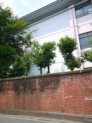 中学校　京都市立上京中学校（中学校）まで616m