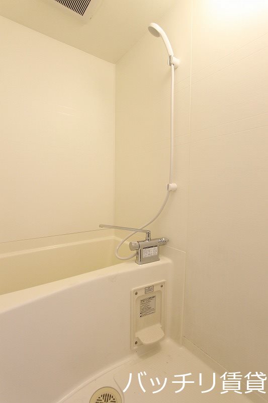 バス・シャワールーム　＊画像は別部屋の為イメージ、現状優先致します