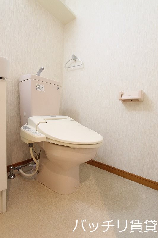 トイレ　＊画像は別部屋の為イメージ、現状優先致します