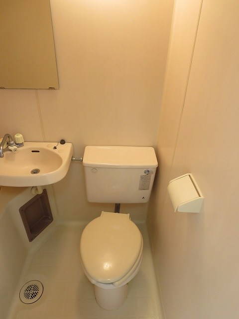 都営大江戸線 蔵前駅 徒歩5分 4階建 築52年のトイレ写真