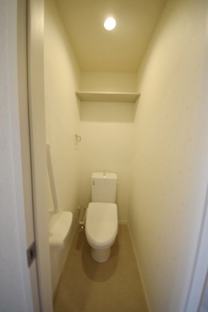 ＪＲ常磐線 新松戸駅 徒歩7分 3階建 築8年のトイレ写真