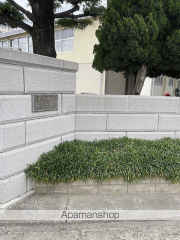 小学校　千葉市立稲毛小学校（小学校）まで332m