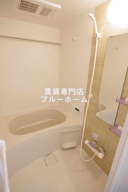 バス・シャワールーム　お風呂は浴室乾燥機付き！
