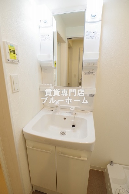 洗面設備　洗面所も収納豊富！