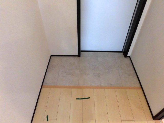 地下鉄中央線 高井田駅 徒歩4分 3階建 築10年の玄関写真