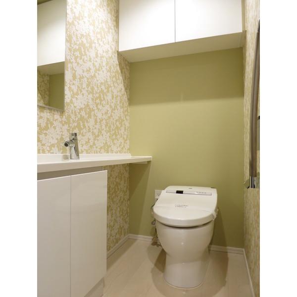 東急田園都市線 三軒茶屋駅 徒歩13分 8階建 築18年のトイレ写真