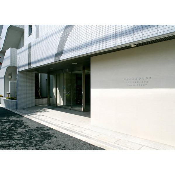 東急田園都市線 三軒茶屋駅 徒歩13分 8階建 築18年の外観写真