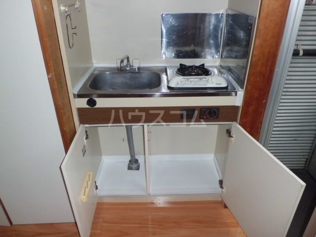 トライアングルのキッチン写真