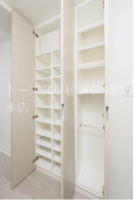 玄関　※別号室の参考写真です。