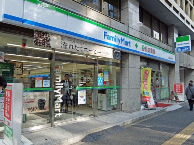 コンビニ　ファミリーマート日本生命病院店（コンビニ）まで143m