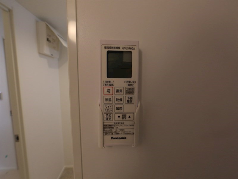 その他設備　浴室暖房乾燥機付き