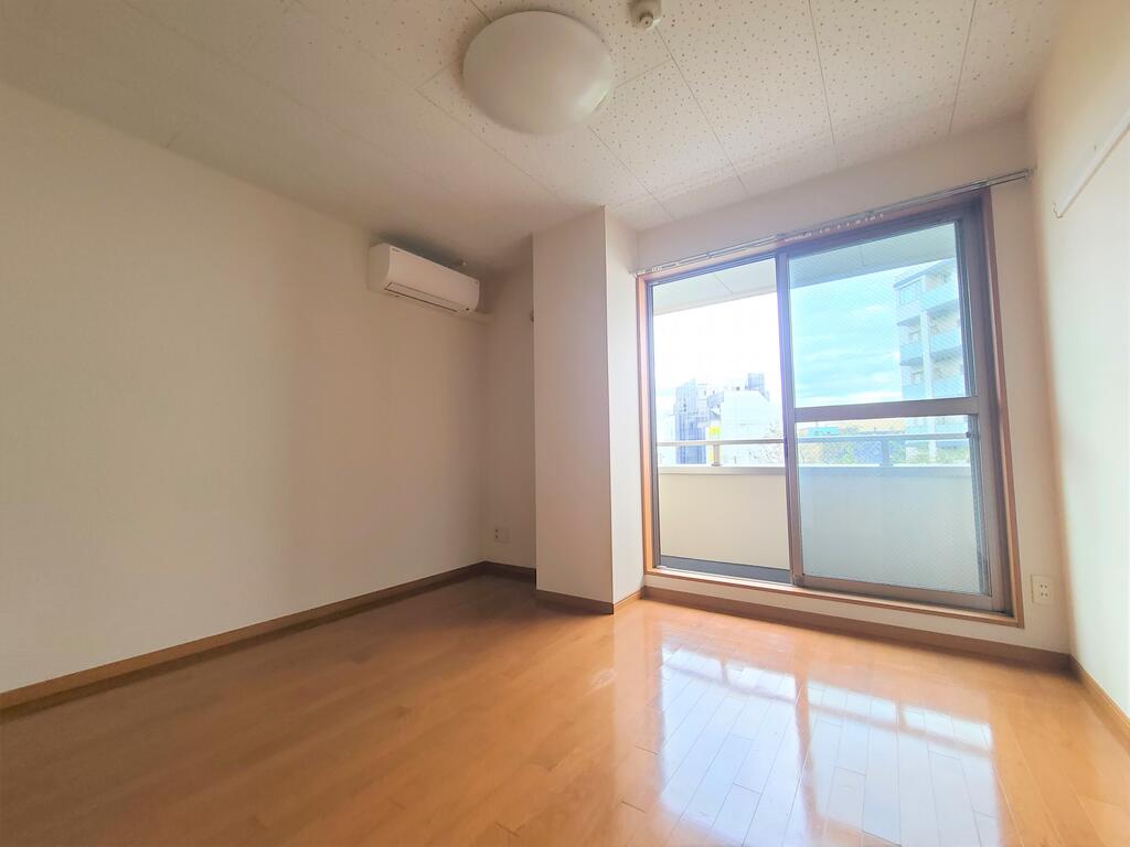 ハピネス八千代の居間写真