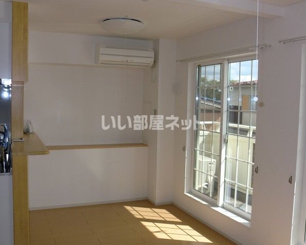 ＪＲ東北本線 南仙台駅 バス乗車時間：20分 最寄りバス停で下車 徒歩2分 2階建 築15年の居間写真