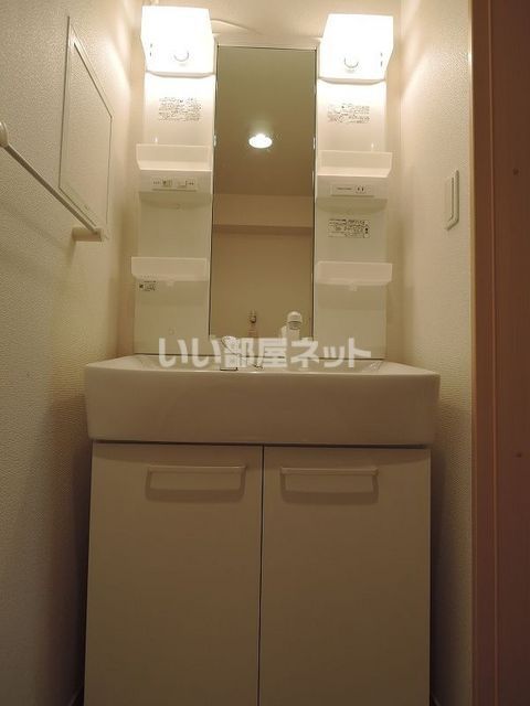 ＪＲ東北本線 南仙台駅 バス乗車時間：20分 最寄りバス停で下車 徒歩2分 2階建 築15年の内装写真
