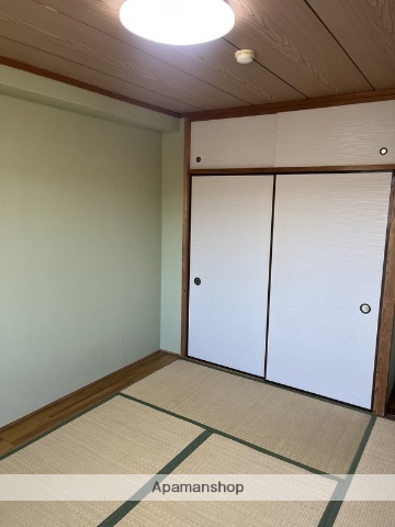 ブルーライン 新羽駅 徒歩15分 4階建 築38年の内装写真