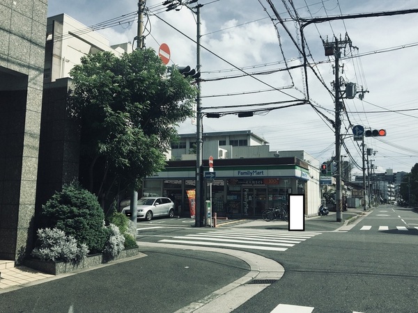 コンビニ　ファミリーマート（コンビニ）まで190m