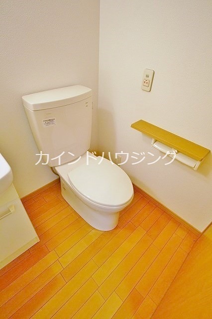 南港ポートタウン線 住之江公園駅 徒歩8分 9階建 築17年のトイレ写真