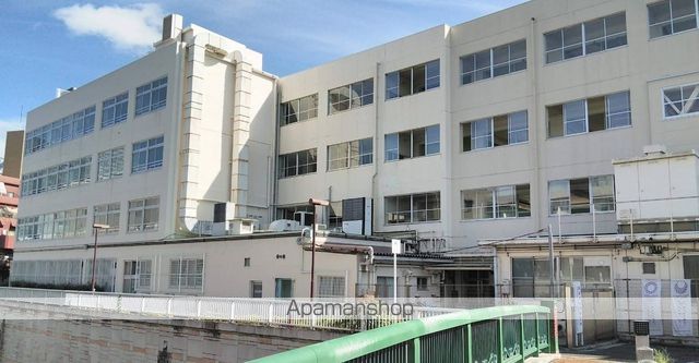 小学校　向台小学校（小学校）まで520m