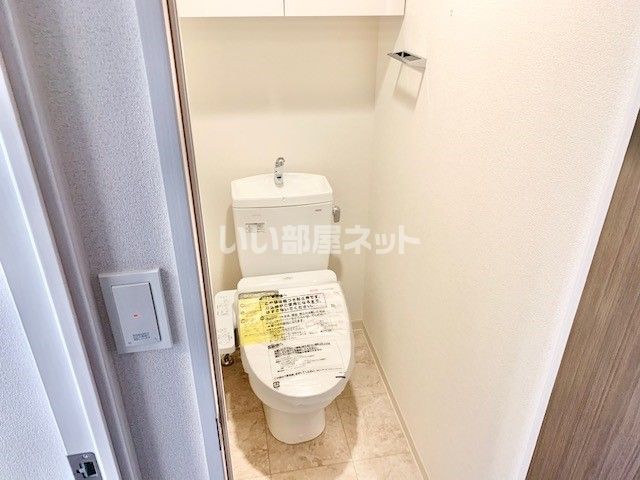 阪急神戸線 春日野道駅 徒歩8分 15階建 築6年のトイレ写真