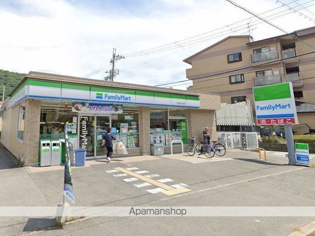 コンビニ　ファミリーマート川西でざいけ店（コンビニ）まで634m