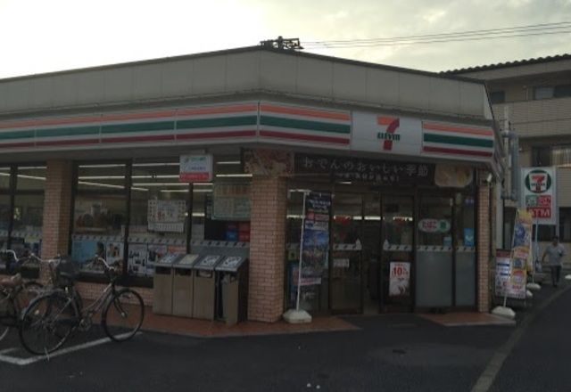 コンビニ　セブンイレブン足立宮城1丁目店（コンビニ）まで812m