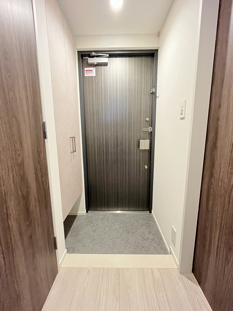 玄関　同タイプ、別部屋です。