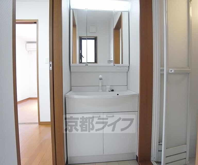 洗面設備　独立洗面台完備です。